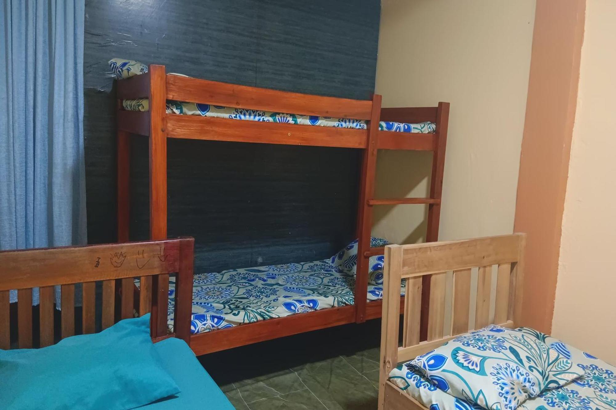 Larosa Hostel Пуэрто-Принцеса Экстерьер фото