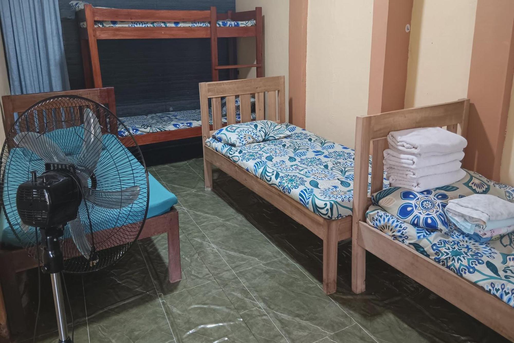 Larosa Hostel Пуэрто-Принцеса Экстерьер фото