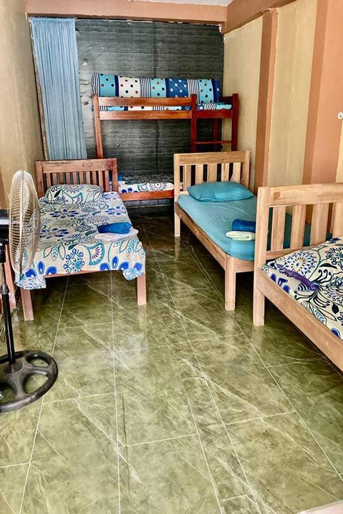 Larosa Hostel Пуэрто-Принцеса Экстерьер фото